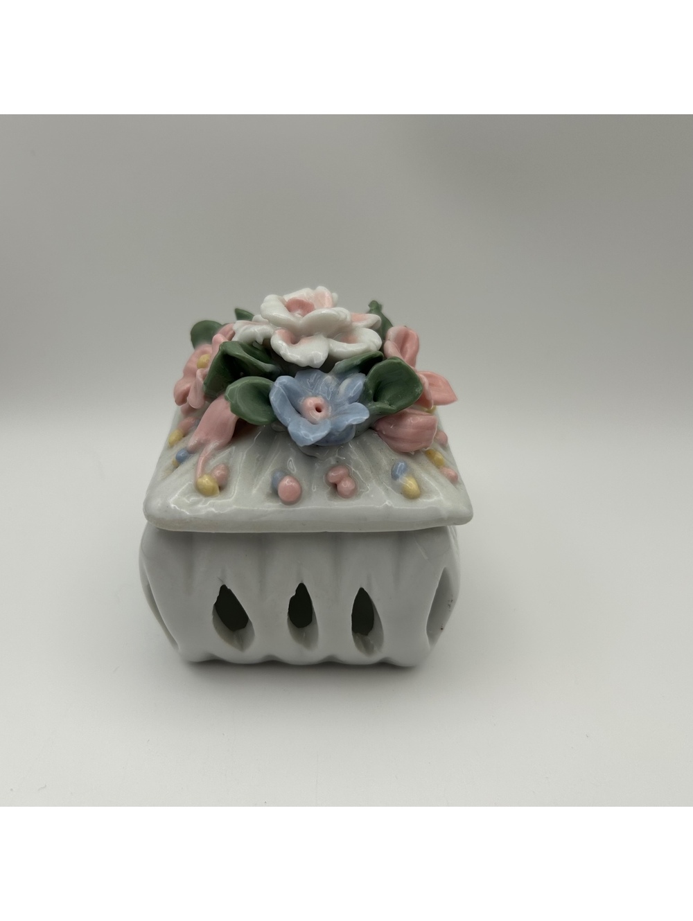 Vintage White Ceramic Basket Style Trinket Box Flower Lid